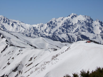 右遠景、剱岳と種池山荘